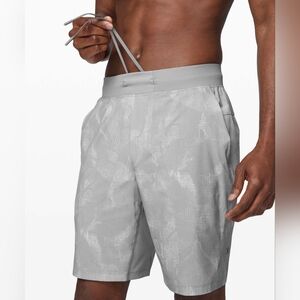 Lululemon T.H.E. Short 9" *Linerless Men Active Short Size L Gray White Colors
